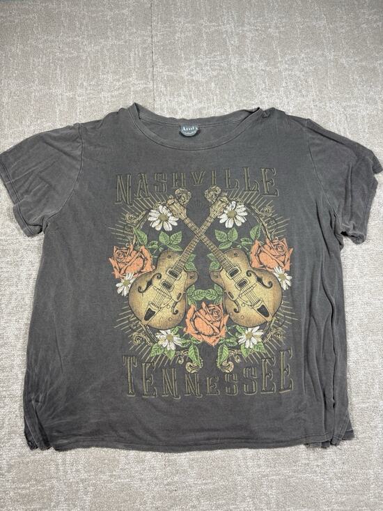 ARULA Tops - Arula Nashville Tennessee oversized graphic size C